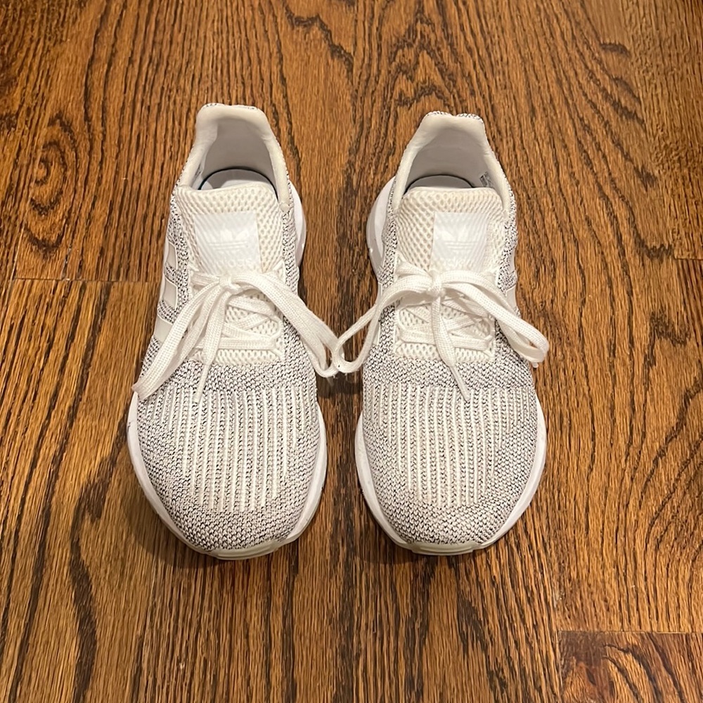 Adidas swift run sneaker